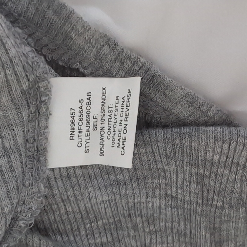 Eyeshadow Gray Sleeveless Tank Top Crochet Lace Detail Asymmetrical Hem Medium - Picture 5 of 5